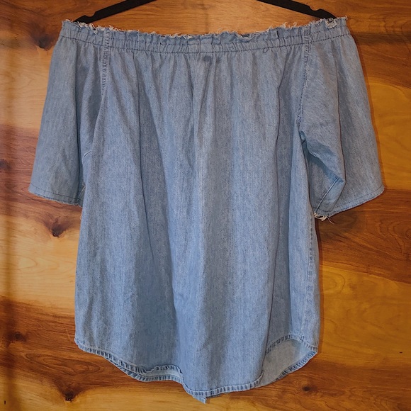 NWT UO URBAN OUTFITTERS- Off Shoulder Denim Top - Picture 3 of 3
